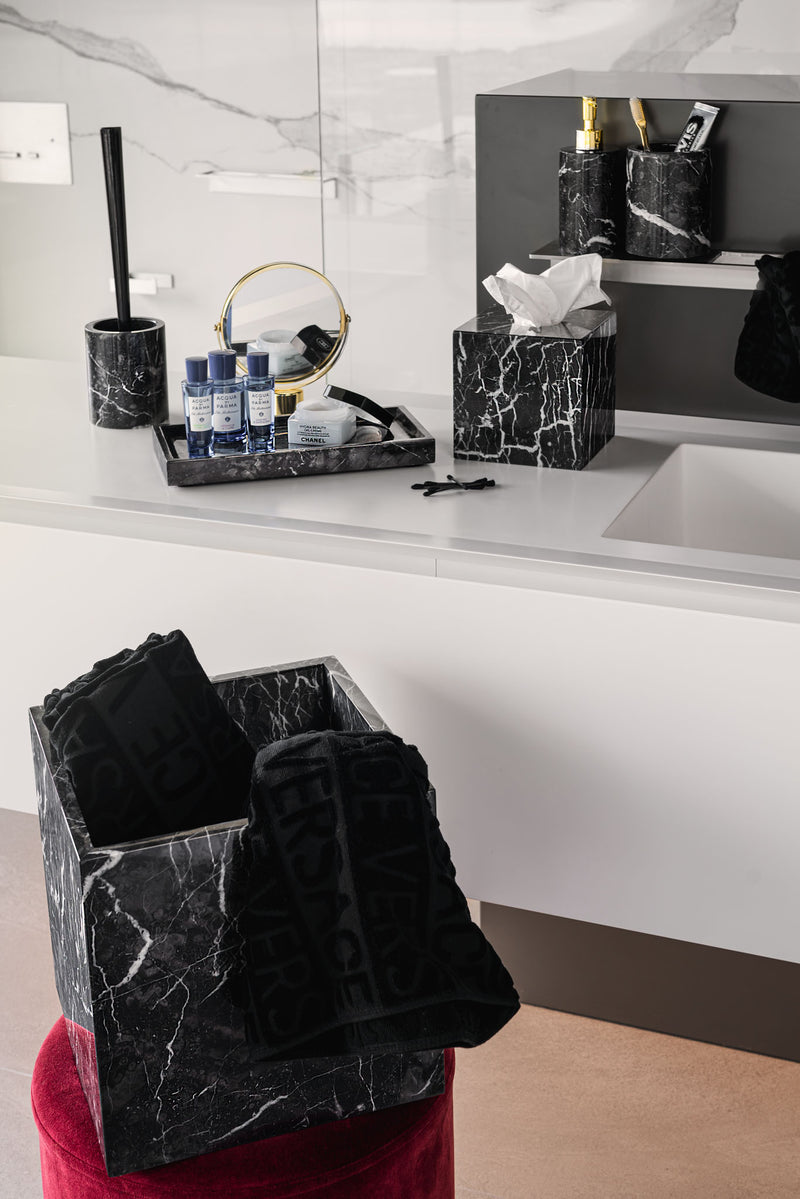BATHROOM ACCESSORIES SET IN MARBLE